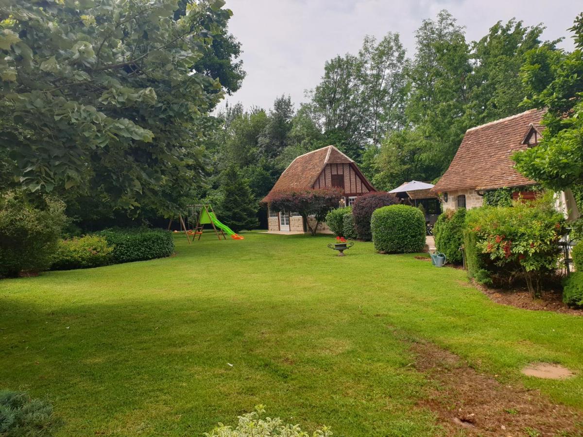 Moulin Du Soustre Bed and Breakfast Cavagnac Exteriör bild